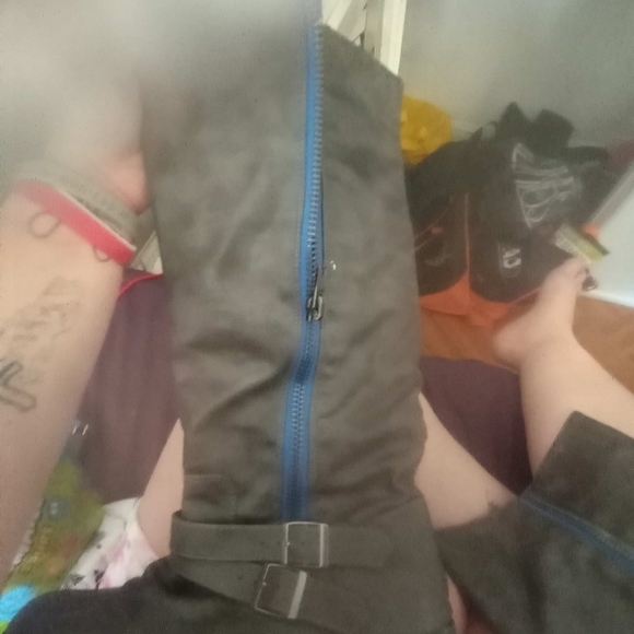 Brown small heel boots - Picture 3 of 6